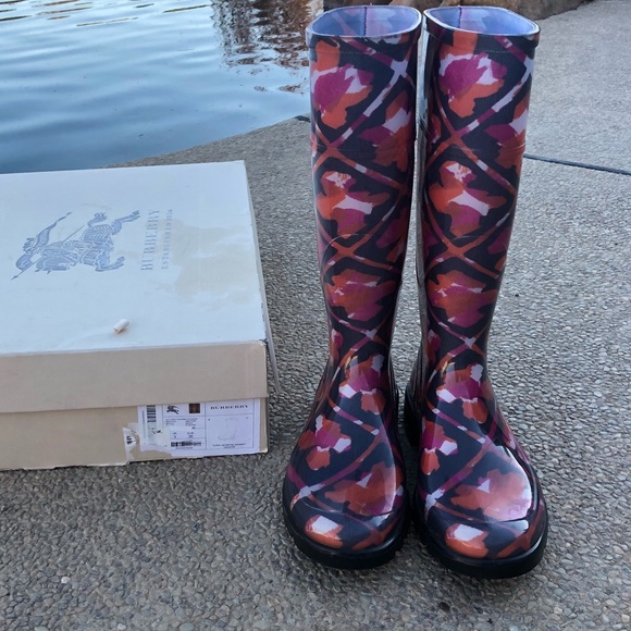 Burberry floral geometric Carleton rain boots 6 - Picture 6 of 8